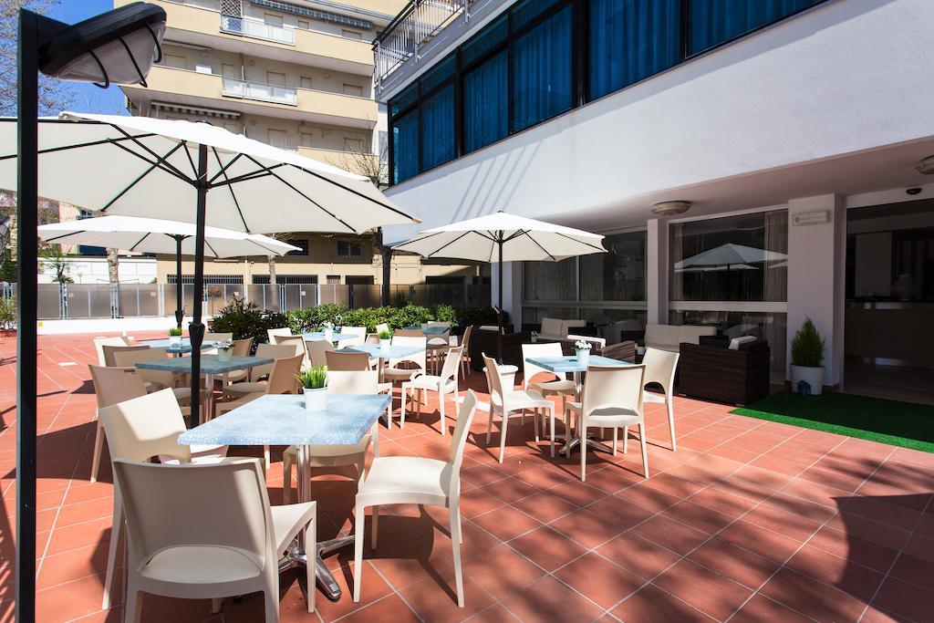 Hotel Mario Cesenatico Exterior photo